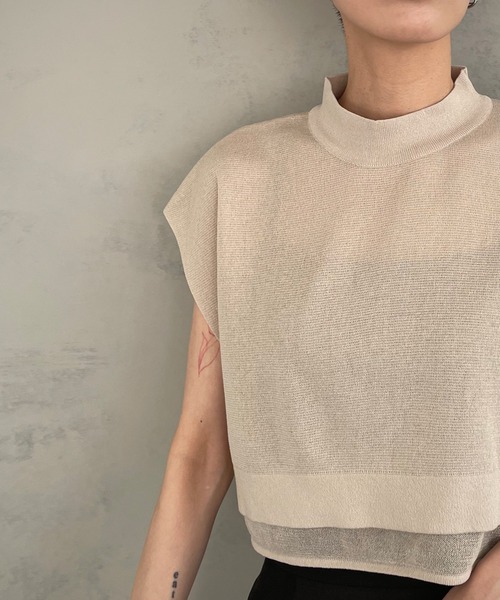 &g'aime（アンジェム）の「【&g’aime】バックオープンショートニット（ニット/セーター・レディース・パープル/グレイッシュベージュ/ブラック・FREE）」の5枚目の写真