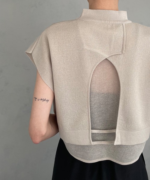 &g'aime（アンジェム）の「【&g’aime】バックオープンショートニット（ニット/セーター・レディース・パープル/グレイッシュベージュ/ブラック・FREE）」の22枚目の写真