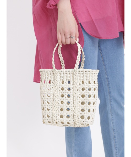 Samansa Mos2(サマンサ モスモス)の「透かし編みメルカドバッグ(ハンドバッグ・レディース・チャコールグレー/オフホワイト・F)」の1枚目の写真