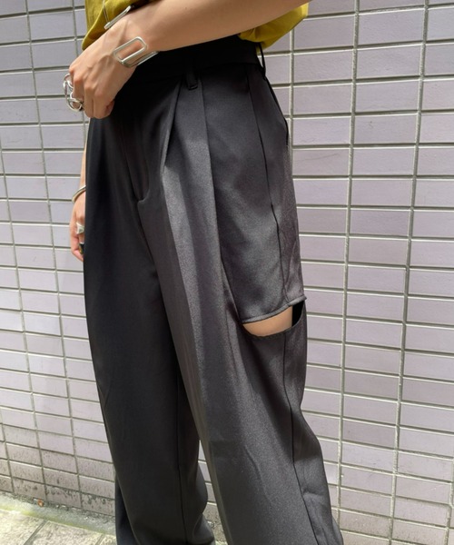 AIC.（エーアイシー）の「サイドカットアウトタックパンツ