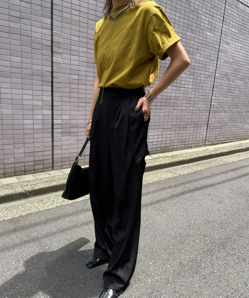 AIC.（エーアイシー）の「サイドカットアウトタックパンツ