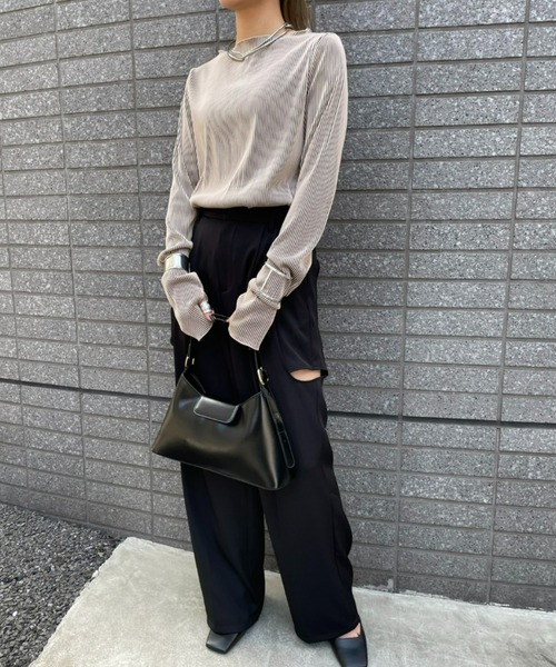 AIC.（エーアイシー）の「サイドカットアウトタックパンツ