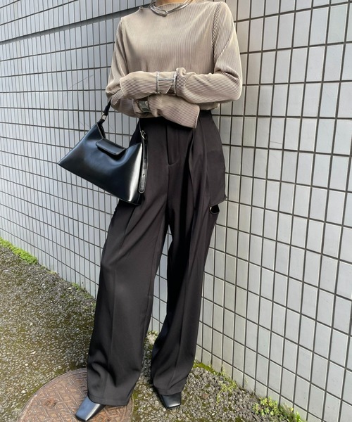 AIC.（エーアイシー）の「サイドカットアウトタックパンツ（スラックス