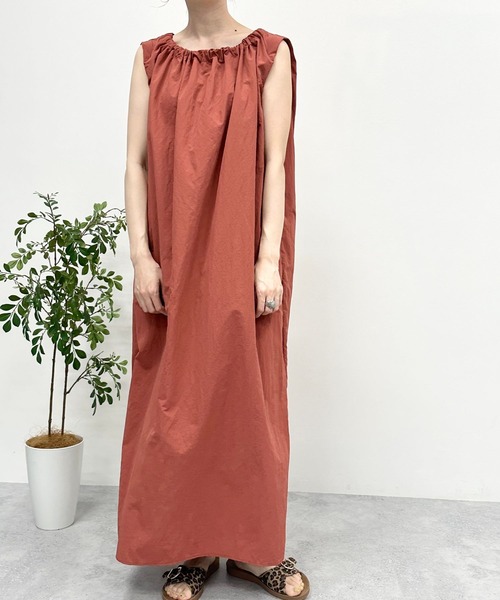 LEPSIM(レプシィム)の「バックデザインノースリワンピ 906183(ワンピース・レディース・ブラック/ベージュ/ブラウン・FREE)」の15枚目の写真