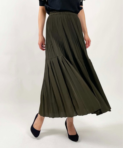 DIARIUM(ディアリウム)の「ダブルプリーツサテンスカート(スカート・レディース・ブルー/レッド/カーキ・M)」の2枚目の写真