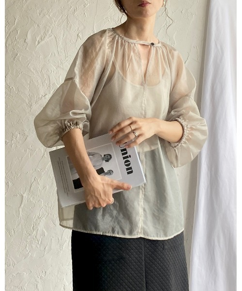 She's Closet(シーズクローゼット)の「前後2WAYボリューム袖パフスリーブオーガンジーシアーブラウス(シャツ/ブラウス・レディース・ブラック/グレイッシュベージュ/カーキブラウン/ピンク・FREE)」の5枚目の写真
