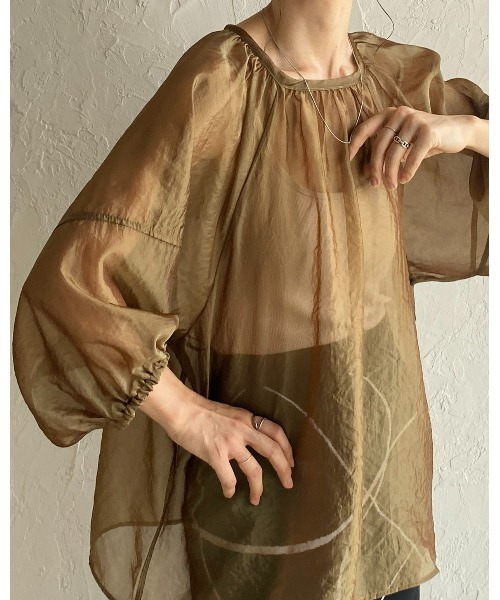 She's Closet(シーズクローゼット)の「前後2WAYボリューム袖パフスリーブオーガンジーシアーブラウス(シャツ/ブラウス・レディース・ブラック/グレイッシュベージュ/カーキブラウン/ピンク・FREE)」の6枚目の写真