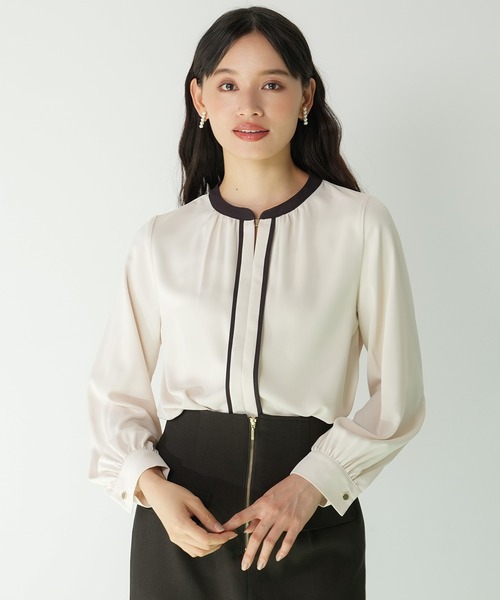 TRUDEA（トルディア）の「金具使い配色ブラウス（シャツ/ブラウス・レディース・チャコールグレー/ベージュ/ネイビー/ホワイト/ラベンダー・SMALL/MEDIUM/LARGE）」の3枚目の写真