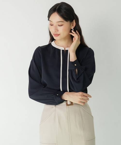 TRUDEA（トルディア）の「金具使い配色ブラウス（シャツ/ブラウス・レディース・チャコールグレー/ベージュ/ネイビー/ホワイト/ラベンダー・SMALL/MEDIUM/LARGE）」の4枚目の写真