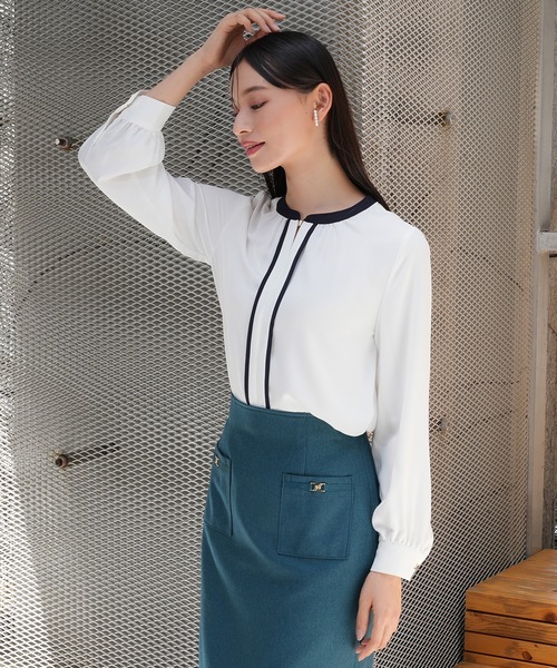 TRUDEA（トルディア）の「金具使い配色ブラウス（シャツ/ブラウス・レディース・チャコールグレー/ベージュ/ネイビー/ホワイト/ラベンダー・SMALL/MEDIUM/LARGE）」の22枚目の写真