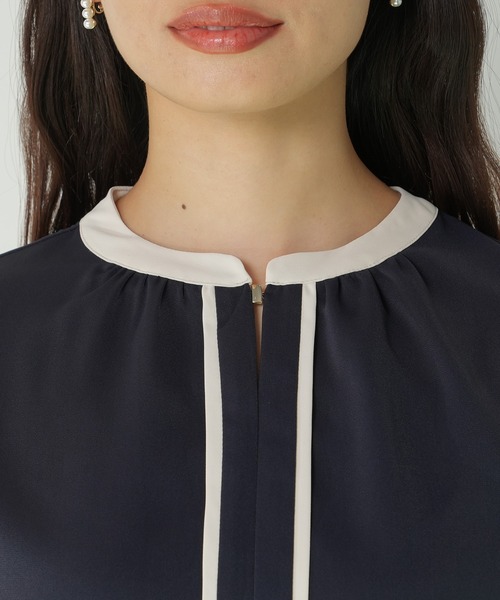 TRUDEA（トルディア）の「金具使い配色ブラウス（シャツ/ブラウス・レディース・チャコールグレー/ベージュ/ネイビー/ホワイト/ラベンダー・SMALL/MEDIUM/LARGE）」の20枚目の写真