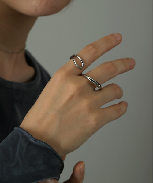 ORLEAN(オルレアン)の「金属アレルギー対応 ニュアンスダブルフィンガーリング サージカルステンレス(リング・レディース・ゴールド/シルバー・フリー)」の5枚目の写真