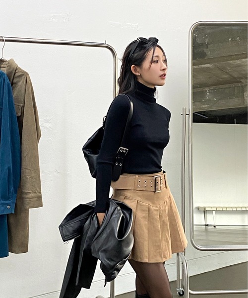 by muni:r(バイ ムニール)の「ベーシックリブタートルネック(ニット/セーター・レディース・ブラック/ベージュ/グレー/ホワイト・FREE)」の17枚目の写真