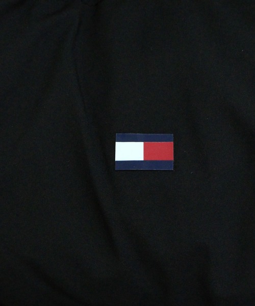 TOMMY HILFIGER(トミーヒルフィガー)の「ソフトシェルパフォーマンス フーデッドボンバージャケット(ダウンジャケット/コート・メンズ・ブラック/ホワイト系/ダークオリーブ・S/M/L/XL)」の11枚目の写真