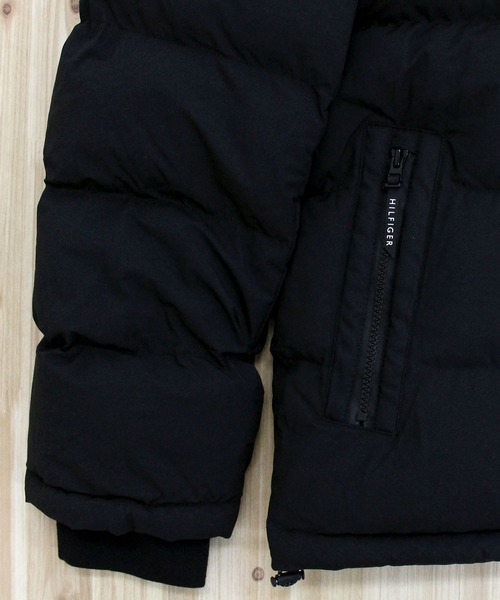 TOMMY HILFIGER(トミーヒルフィガー)の「ソフトシェルパフォーマンス フーデッドボンバージャケット(ダウンジャケット/コート・メンズ・ブラック/ホワイト系/ダークオリーブ・S/M/L/XL)」の13枚目の写真