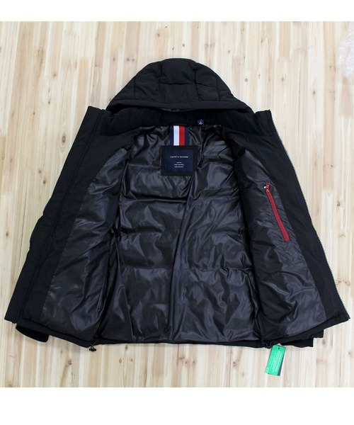 TOMMY HILFIGER(トミーヒルフィガー)の「ソフトシェルパフォーマンス フーデッドボンバージャケット(ダウンジャケット/コート・メンズ・ブラック/ホワイト系/ダークオリーブ・S/M/L/XL)」の17枚目の写真