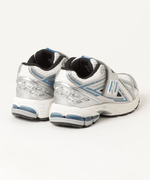 NEW BALANCE（ニューバランス）の「1906（スニーカー・キッズ・シルバー×ブルー・17.0cm/17.5cm/18.0cm/18.5cm/19.0cm/19.5cm/20.0cm/20.5cm/21.0cm/21.5cm）」の3枚目の写真