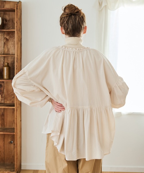 Crisp（クリスプ）の「ボリュームティアードブラウス（シャツ/ブラウス・レディース・アイボリー/ピンクベージュ/チャコールグレー・FREE）」の9枚目の写真