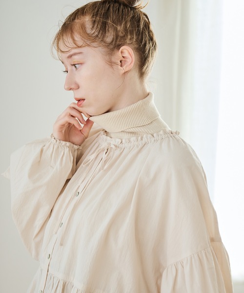 Crisp（クリスプ）の「ボリュームティアードブラウス（シャツ/ブラウス・レディース・アイボリー/ピンクベージュ/チャコールグレー・FREE）」の14枚目の写真