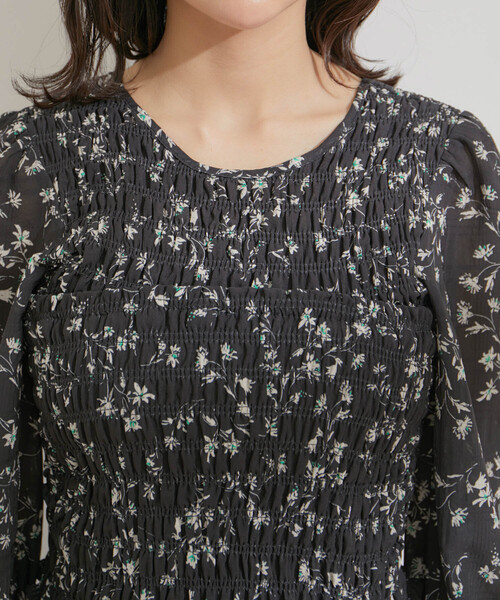 VIS(ビス)の「花柄シャーリングブラウス(シャツ/ブラウス・レディース・オレンジ系その他/ブラック系その他・FREE)」の9枚目の写真