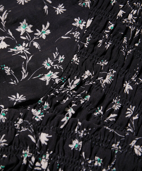 VIS(ビス)の「花柄シャーリングブラウス(シャツ/ブラウス・レディース・オレンジ系その他/ブラック系その他・FREE)」の5枚目の写真