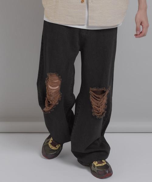 MUHET（ミュエータ）の「ダメージコクーンデニムパンツ（デニムパンツ・メンズ・ブルー系その他/ライトブルー/ブラウン・SMALL/LARGE/MEDIUM）」の2枚目の写真