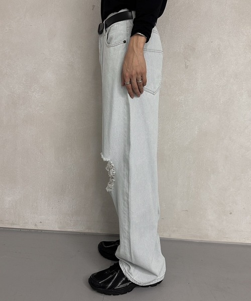 MUHET（ミュエータ）の「ダメージコクーンデニムパンツ（デニムパンツ・メンズ・ブルー系その他/ライトブルー/ブラウン・SMALL/LARGE/MEDIUM）」の19枚目の写真
