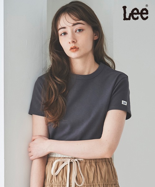 31 Sons de mode(トランテアン ソン ドゥ モード)の「【Leeコラボ】コンパクトフィットロゴTEE(Tシャツ/カットソー・レディース・オフホワイト/チャコールグレー・36)」の1枚目の写真