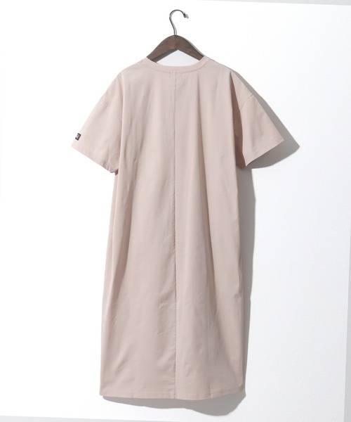 Dickies（ディッキーズ）の「【GENUINE DICKIES/ジェニュインディッキーズ】ワンポイント刺繍 半袖Tシャツワンピース（クイックドライ）（ワンピース・レディース・スミクロ/ライトグレー/ライトカーキ/ベージュ・M/L）」の10枚目の写真