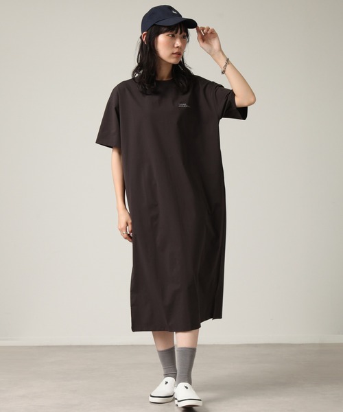 Dickies（ディッキーズ）の「【GENUINE DICKIES/ジェニュインディッキーズ】ワンポイント刺繍 半袖Tシャツワンピース（クイックドライ）（ワンピース・レディース・スミクロ/ライトグレー/ライトカーキ/ベージュ・M/L）」の11枚目の写真