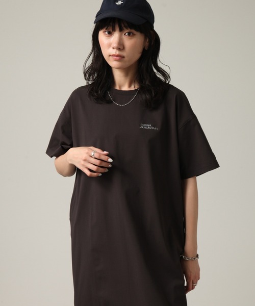 Dickies（ディッキーズ）の「【GENUINE DICKIES/ジェニュインディッキーズ】ワンポイント刺繍 半袖Tシャツワンピース（クイックドライ）（ワンピース・レディース・スミクロ/ライトグレー/ライトカーキ/ベージュ・M/L）」の14枚目の写真