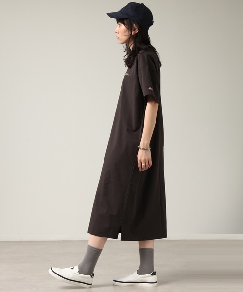 Dickies（ディッキーズ）の「【GENUINE DICKIES/ジェニュインディッキーズ】ワンポイント刺繍 半袖Tシャツワンピース（クイックドライ）（ワンピース・レディース・スミクロ/ライトグレー/ライトカーキ/ベージュ・M/L）」の12枚目の写真