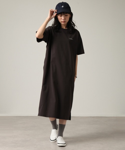 Dickies（ディッキーズ）の「【GENUINE DICKIES/ジェニュインディッキーズ】ワンポイント刺繍 半袖Tシャツワンピース（クイックドライ）（ワンピース・レディース・スミクロ/ライトグレー/ライトカーキ/ベージュ・M/L）」の16枚目の写真