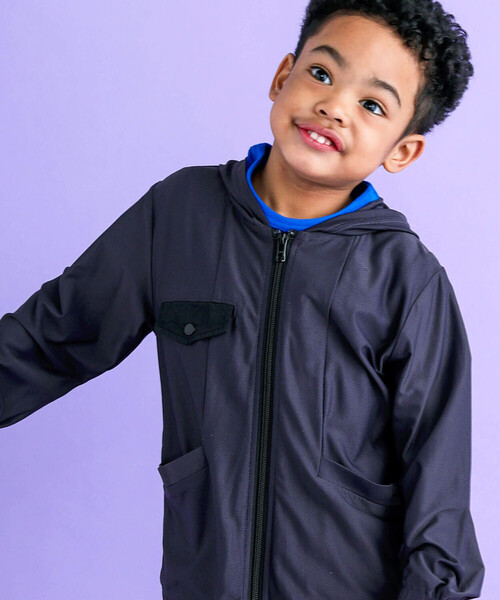 WASK（ワスク）の「【接触冷感/速乾/UVカット】異素材ポケットメッシュポケッタブルパーカー(100~160cm)（ブルゾン・キッズ・ブラック・120cm/130cm/140cm/150cm/160cm/110cm/100cm）」の3枚目の写真