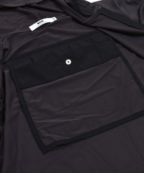 WASK（ワスク）の「【接触冷感/速乾/UVカット】異素材ポケットメッシュポケッタブルパーカー(100~160cm)（ブルゾン・キッズ・ブラック・120cm/130cm/140cm/150cm/160cm/110cm/100cm）」の13枚目の写真