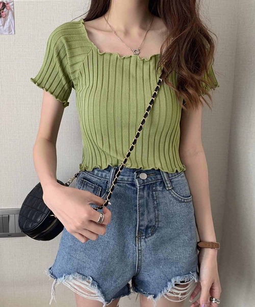 NANEA(ナネア)の「クロップド丈オフショルダートップス(Tシャツ/カットソー・レディース・ホワイト/ブラック/パープル/グリーン/ピンク・フリー)」の3枚目の写真