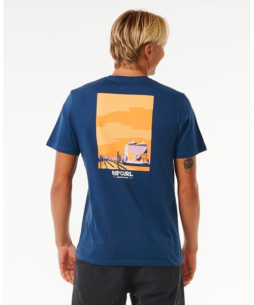 rip curl(リップカール)の「【RIPCURL(リップカール)】M KEEP ON TRUCKING TEE/バックプリント半袖Tシャツ(Tシャツ/カットソー・メンズ・イエロー系その他/ネイビー・LARGE/MEDIUM)」の2枚目の写真