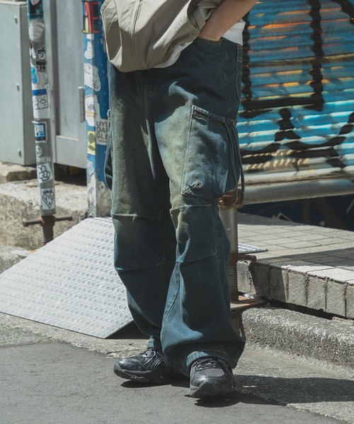 kutir(クティール)の「【低身長だからカッコよく着こなせるアイテム】ヴィンテージライクポケットカーゴデニム(デニムパンツ・メンズ・ブラック/インディゴブルー・SMALL/MEDIUM)」の4枚目の写真