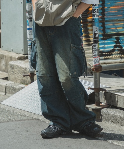 kutir(クティール)の「【低身長だからカッコよく着こなせるアイテム】ヴィンテージライクポケットカーゴデニム(デニムパンツ・メンズ・ブラック/インディゴブルー・SMALL/MEDIUM)」の3枚目の写真