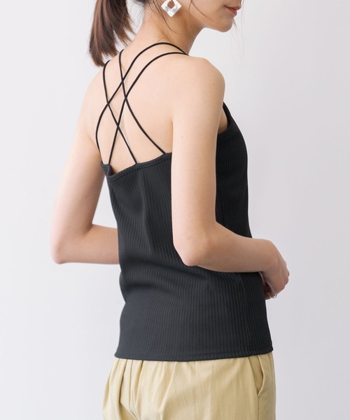 and it_（アンドイット）の「カップ付バッククロスストラップスクエアキャミソール（キャミソール・レディース・ブラック/オフホワイト・M）」の2枚目の写真