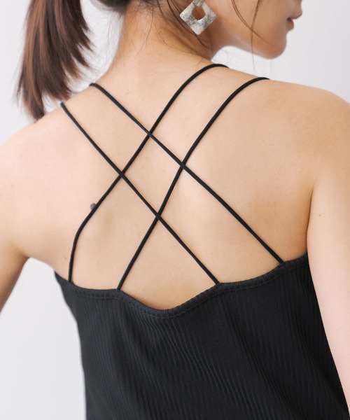 and it_（アンドイット）の「カップ付バッククロスストラップスクエアキャミソール（キャミソール・レディース・ブラック/オフホワイト・M）」の11枚目の写真
