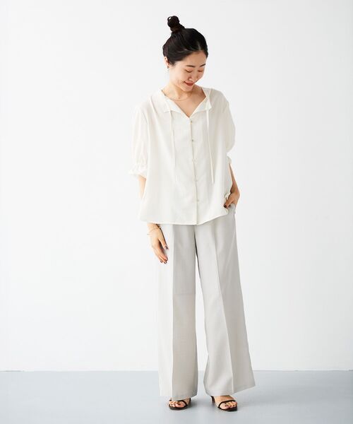 le.coeur blanc（ルクールブラン）の「フィブリルサテンスタンドフリルブラウス（シャツ/ブラウス・レディース・オフホワイト/カーキオリーブ/サックスブルー・38）」の20枚目の写真