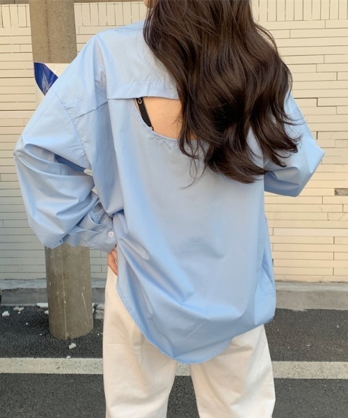 CREARE -LINO-(クレアーレリノ)の「<レディーズ商品>バックオープン ビッグシルエットシャツ/オーバーサイズシャツ/後ろあき(シャツ/ブラウス・レディース・オフホワイト/ブルー・FREE)」の14枚目の写真