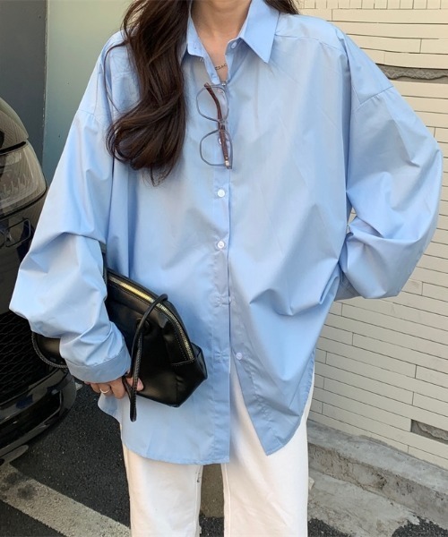 CREARE -LINO-(クレアーレリノ)の「<レディーズ商品>バックオープン ビッグシルエットシャツ/オーバーサイズシャツ/後ろあき(シャツ/ブラウス・レディース・オフホワイト/ブルー・FREE)」の9枚目の写真