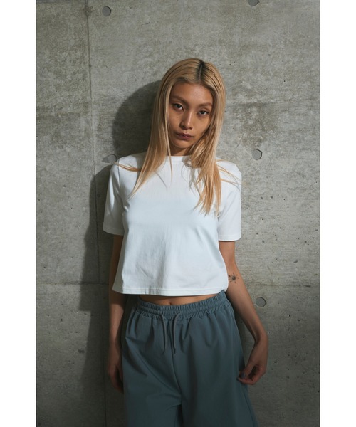 福寿外貌(フクジュガイボウ)の「コンパクトバックオープンTシャツ(Tシャツ/カットソー・レディース・ブラック/ホワイト/チャコール・FREE)」の2枚目の写真