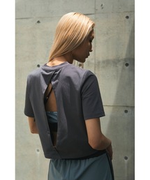 コンパクトバックオープンTシャツ