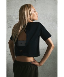 コンパクトバックオープンTシャツ