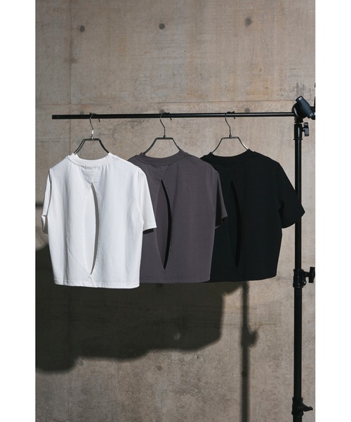 福寿外貌(フクジュガイボウ)の「コンパクトバックオープンTシャツ(Tシャツ/カットソー・レディース・ブラック/ホワイト/チャコール・FREE)」の8枚目の写真