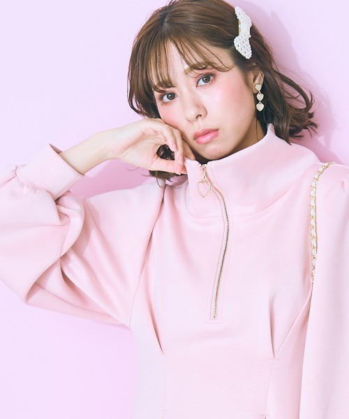 marun(マルン)の「<大きいサイズ> ハーフZIPタックフレアワンピース marun(ワンピース・レディース・ブラック/ピンク・5L/4L/3L/LL/L)」の5枚目の写真
