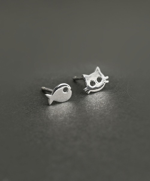 ピアス 手元を華やかに彩るアクセント。 猫＆魚デザイン